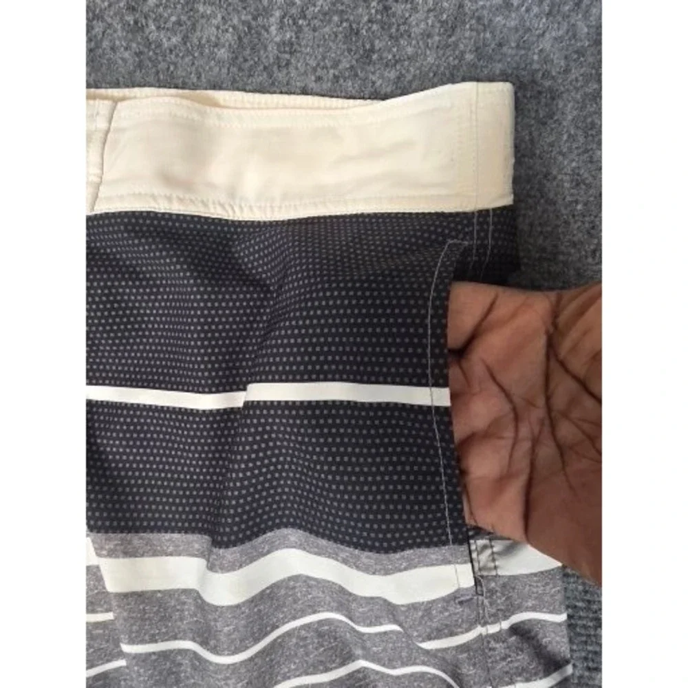 NFL Team Apparel Cleveland Browns Striped Board Shorts Mens XL Grey Black‎ White